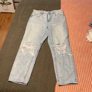 American Eagle crop mom jean